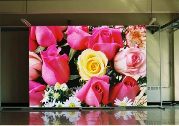PANNEAU LED PUBLICITAIRE P5 ÉTANCHE 100×100 CM POUR L’EXTÉRIEUR