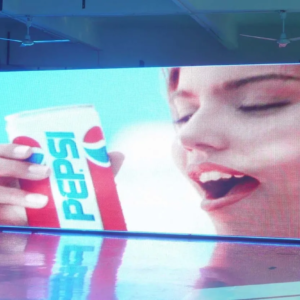 PANNEAU LED PUBLICITAIRE P6 ÉTANCHE 100×100 CM POUR L’EXTÉRIEUR