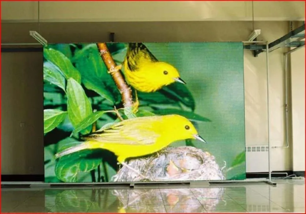 PANNEAU LED PUBLICITAIRE P8 ÉTANCHE 100×100 CM POUR L’EXTÉRIEUR