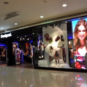 ÉCRAN P2.5 LED, TRÈS LUMINEUX POUR VITRINE, ÉTANCHE ET VISIBLE EN PLEIN SOLEIL 100×100 cm