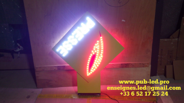 ENSEIGNE LED ANIMÉE PRESSE AVEC TÉLÉCOMMANDE DOUBLE FACE 50X50CM