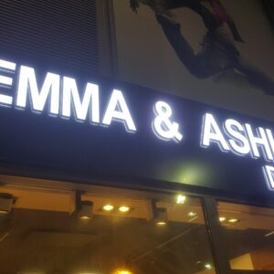 ENSEIGNE LUMINEUSE 3D "EMMA & ASHLEY" LETTRES BOITIERS LED 40CM
