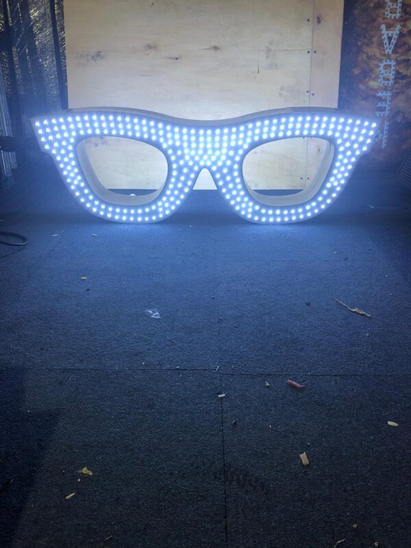 PANNEAU PUBLICITAIRE LED DOUBLE FACE “LUNETTES” ANIMÉ 110X40cm – Image 7