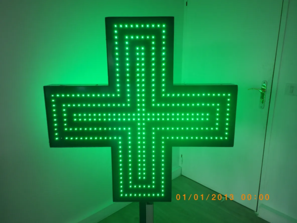 PANNEAU CLIGNOTANT LED DOUBLE FACE “CROIX DE PHARMACIE” EXTÉRIEUR AVEC ANIMATION ET TÉLÉCOMMANDE 100X100CM