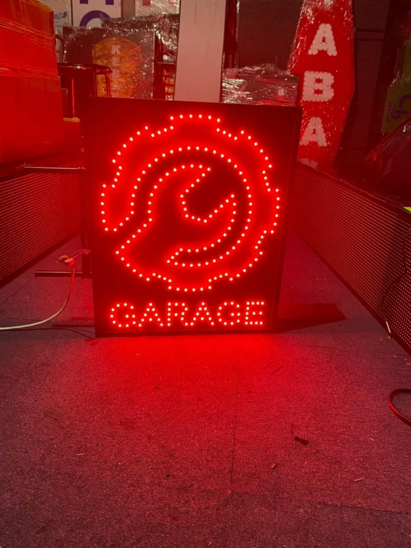 ÉCRAN LUMINEUX LED GARAGE DOUBLE FACE POUR EXTÉRIEUR 70x70CM