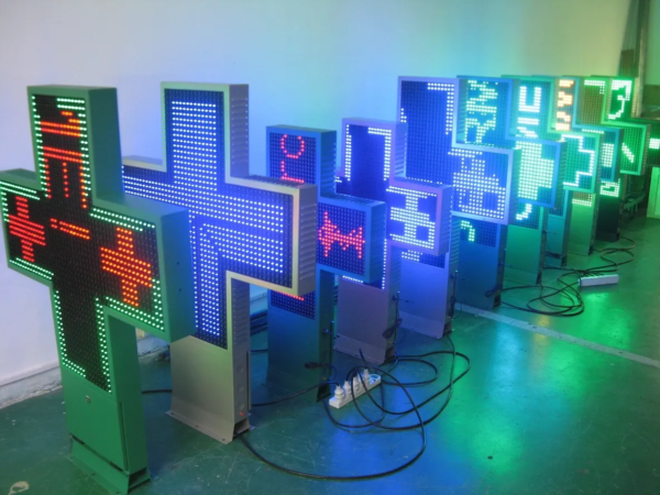 CROIX DE PHARMACIE 2 FACES LED MULTICOULEUR AVEC ANIMATION ET TÉLÉCOMMANDE PRÊT À INSTALLER 100x100cm