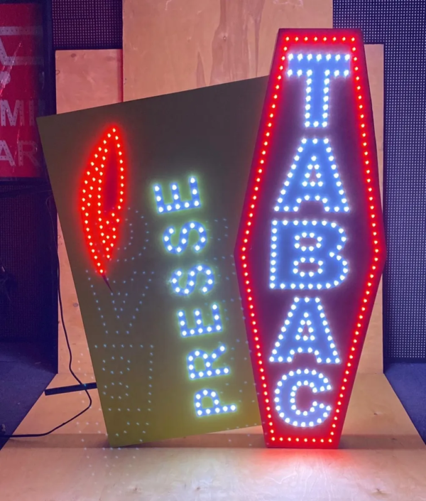 ÉCRAN LED ANIMÉ DOUBLE FACE “TABAC-PRESSE” 110X60cm
