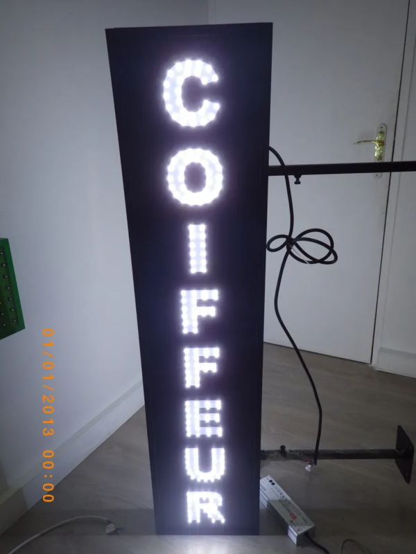 PANNEAU LED ANIMÉ DOUBLE FACE "COIFFURE" AVEC TÉLÉCOMMANDE 130X30 CM – Image 4