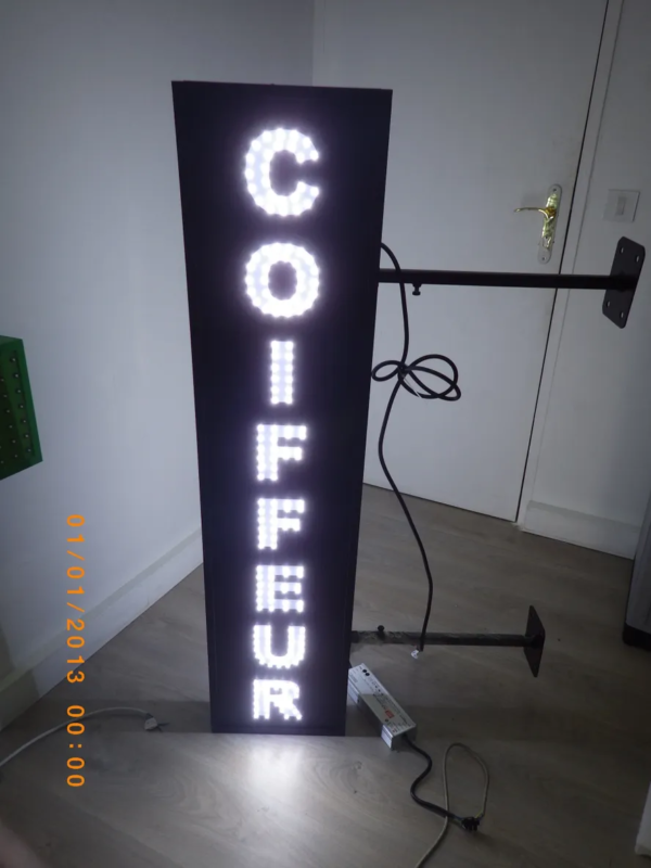 PANNEAU LED ANIMÉ DOUBLE FACE "COIFFURE" AVEC TÉLÉCOMMANDE 130X30 CM