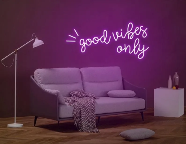 ENSEIGNE LUMINEUSE NÉON "GOOD VIBES ONLY" FLEX PERSONNALISÉE, CHOIX DE POLICE ET COULEUR – Image 3