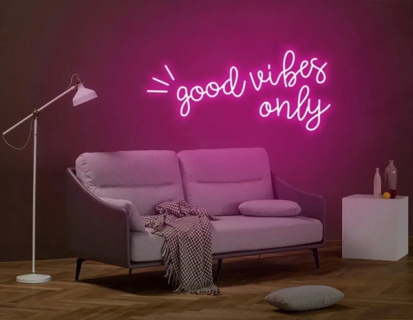 ENSEIGNE LUMINEUSE NÉON "GOOD VIBES ONLY" FLEX PERSONNALISÉE, CHOIX DE POLICE ET COULEUR – Image 4