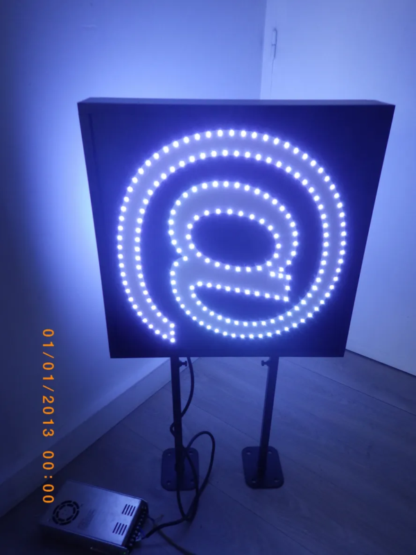 ENSEIGNE EXTÉRIEURE TAXIPHONE LED ANIMÉE DOUBLE FACE 50X50CM