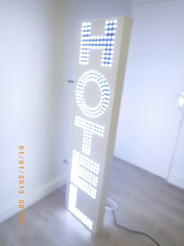 ENSEIGNE LUMINEUSE “HOTEL” LED DOUBLE FACE EXTÉRIEURE 150X40CM – Image 4
