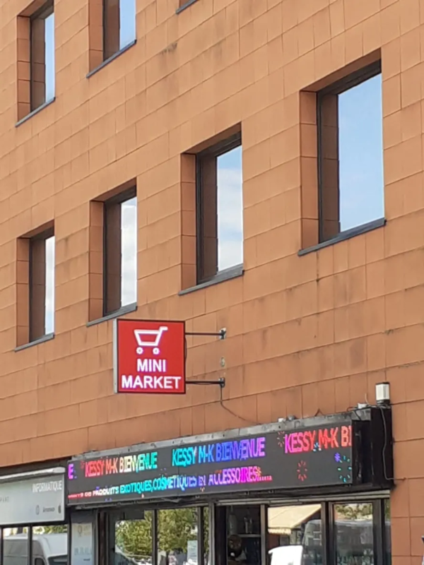 ENSEIGNE DÉCORATIVE LED DOUBLE FACE "EPICERIE MINI MARKET" 70X70 CM – Image 2