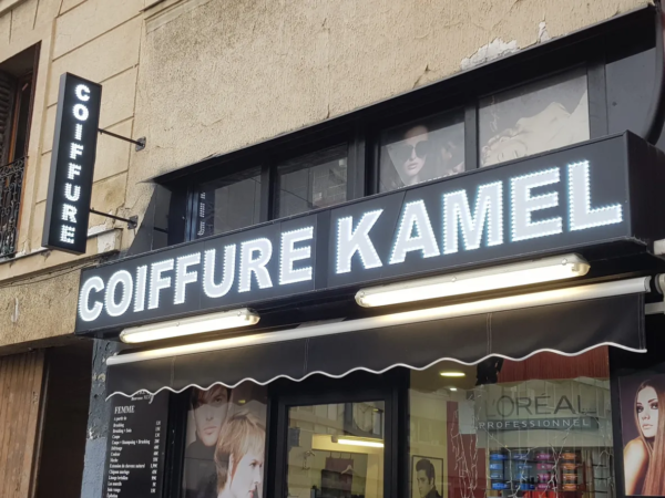 Enseigne lumineuse LED une face “Coiffure” avec pique extérieure, installation rapide 200x50 cm