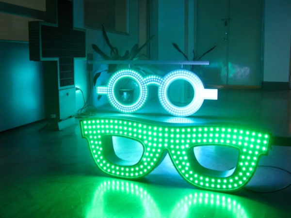 ENSEIGNE LUMINEUSE LED "LUNETTES" AVEC DOUBLE FACES ET ANIMATION 110X40cm
