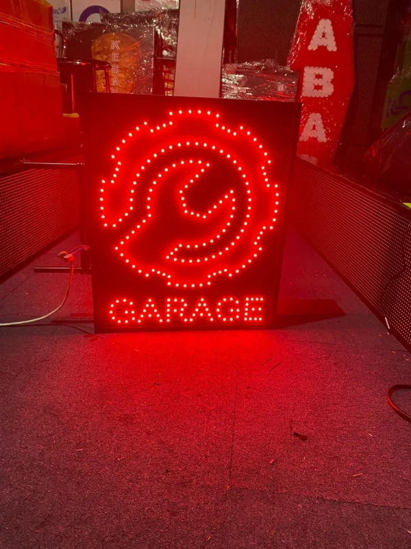 ÉCRAN LUMINEUX LED GARAGE DOUBLE FACE POUR EXTÉRIEUR 70x70CM – Image 2