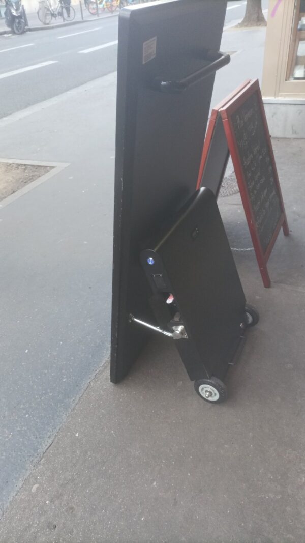 Ecran Publicitaire LCD 4K portable extérieur de 43 pouces avec batterie rechargeable – Image 3