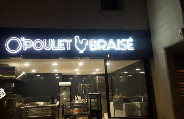 ENSEIGNE LED AVEC ANIMATION “POULET” EXTERNE UNE FACE PRÊTE À INSTALLER