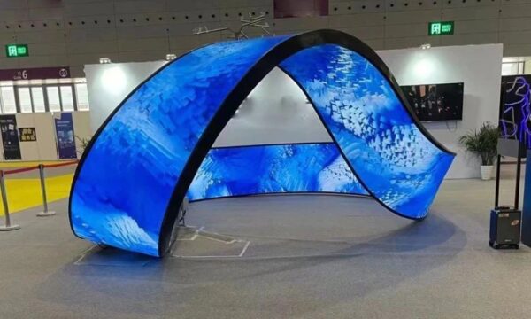 ÉCRAN FLEXIBLE P4 LED 100×100 CM, TRÈS HAUTE LUMINOSITÉ, POUR ESPACE INTÉRIEUR ET VITRINE